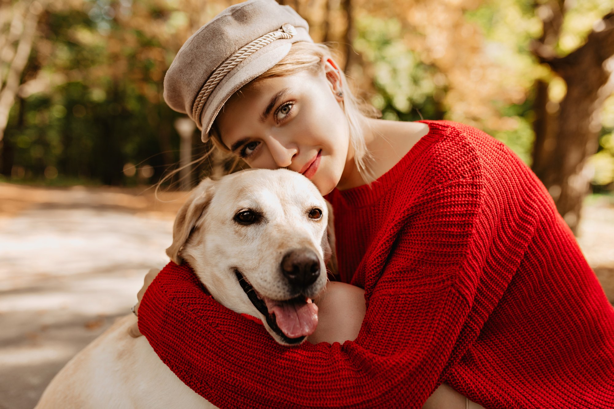 lovely-young-girl-nice-trendy-red-pullover-hugging-labrador-forest-pretty-blonde-light-hat-with-her-dog-sitting-park